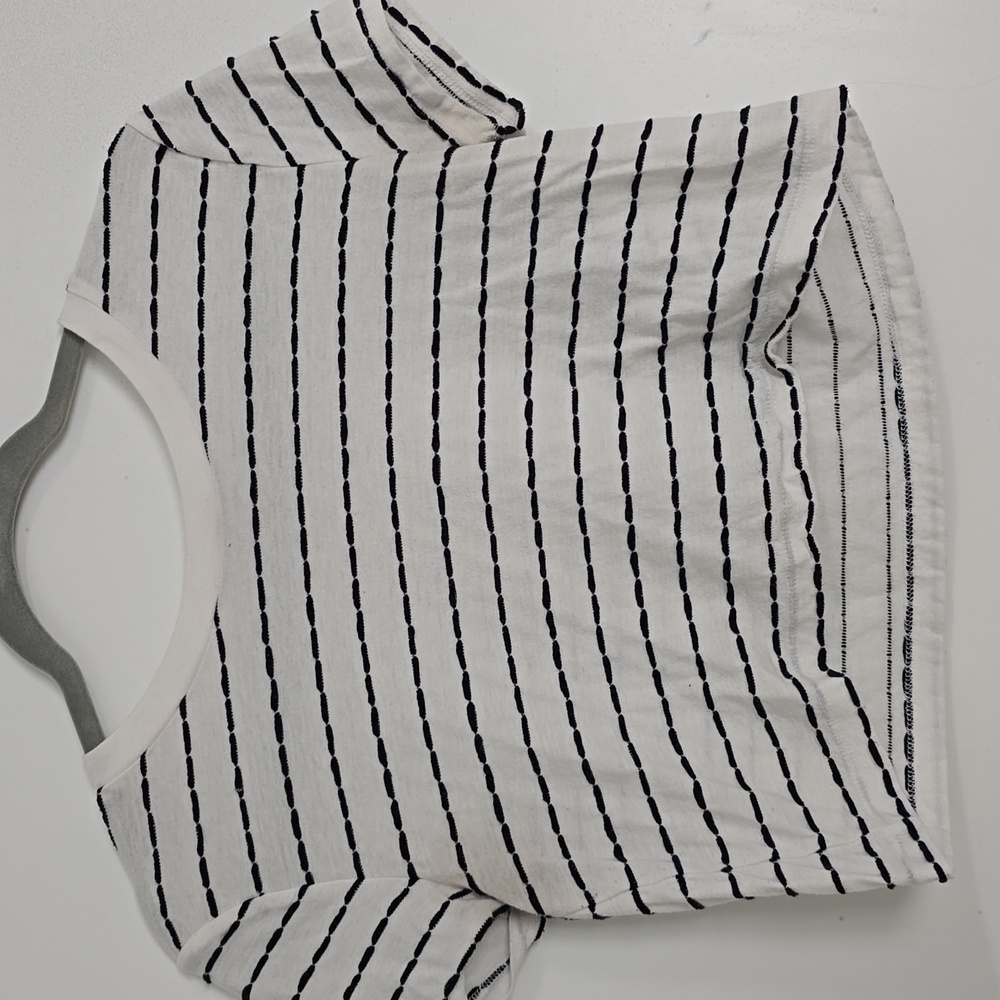 Forever 21 Cropped Patern Tee